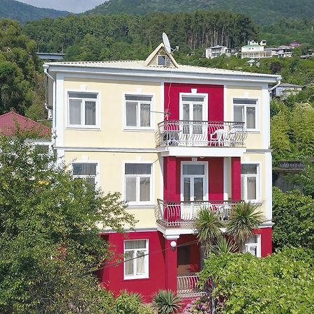 Бестужевский Дворик Gagra Buitenkant foto