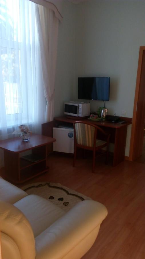 Бестужевский Дворик Gagra Buitenkant foto