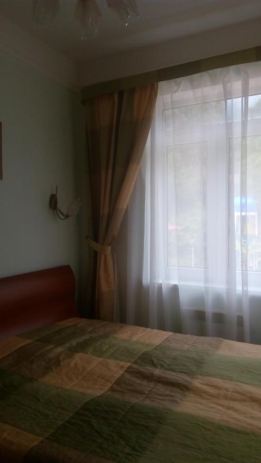 Бестужевский Дворик Gagra Buitenkant foto