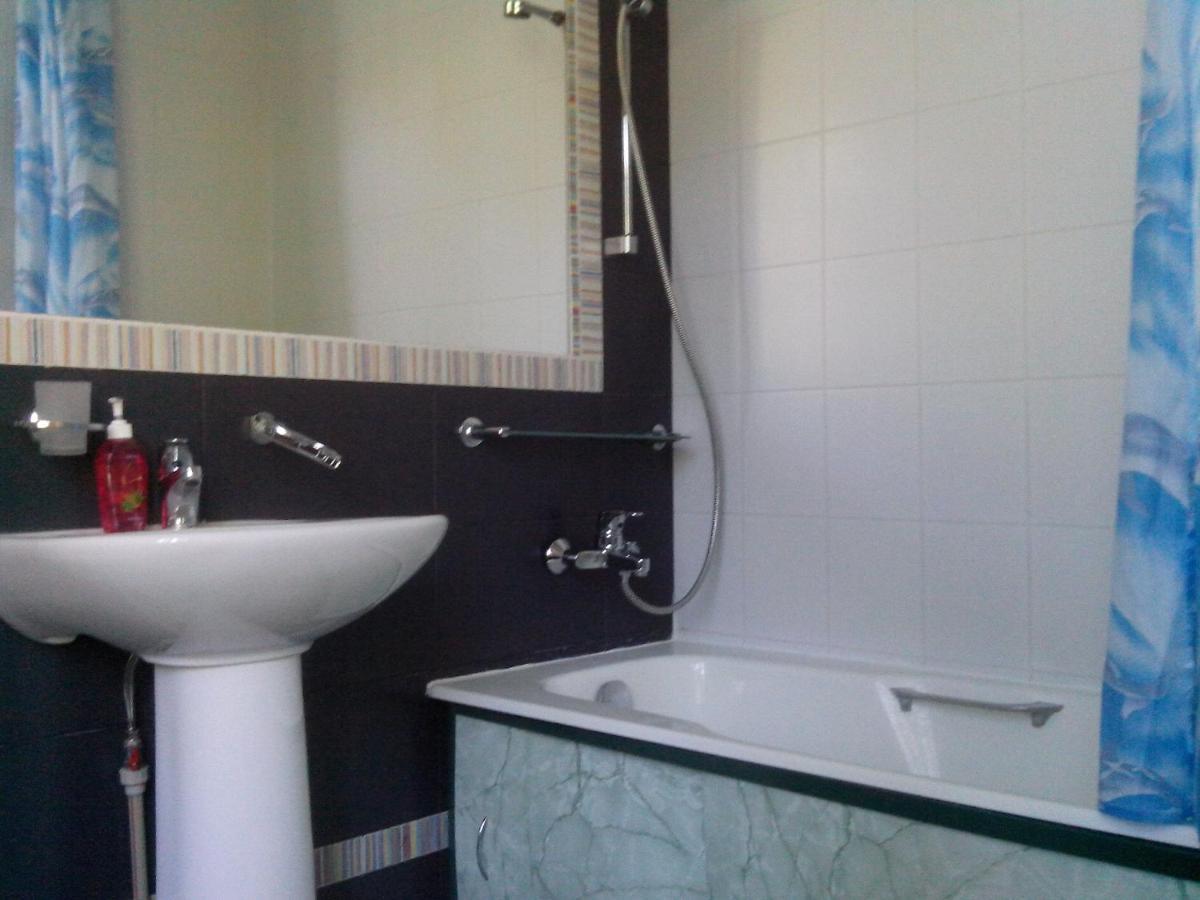 Бестужевский Дворик Gagra Buitenkant foto