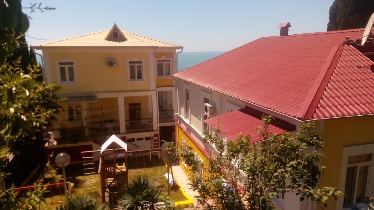 Бестужевский Дворик Gagra Buitenkant foto