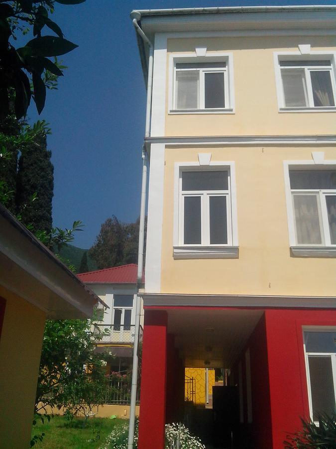 Бестужевский Дворик Gagra Buitenkant foto