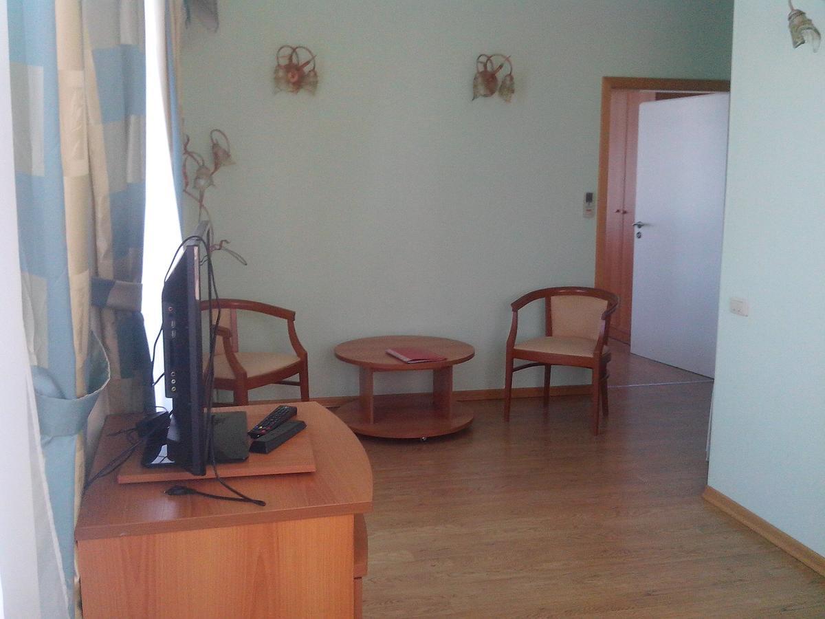Бестужевский Дворик Gagra Buitenkant foto